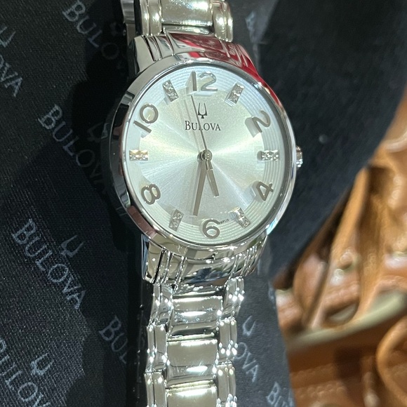 Bulova watch with diamonds - Picture 1 of 9